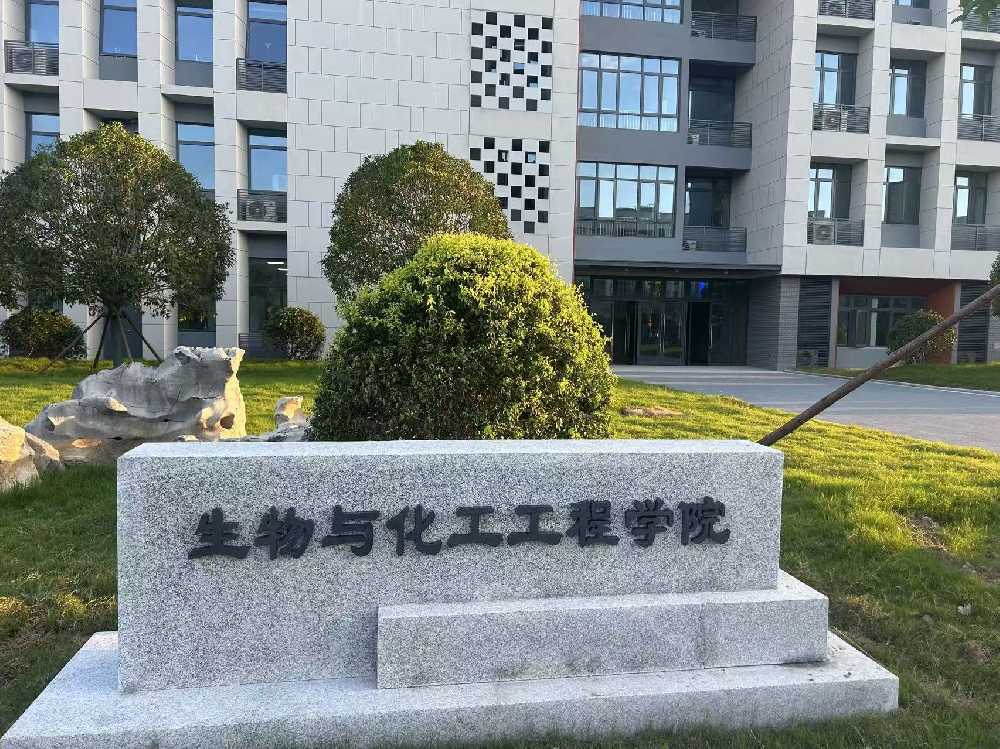 双峰县扬州职业大学体育场高杆灯项目